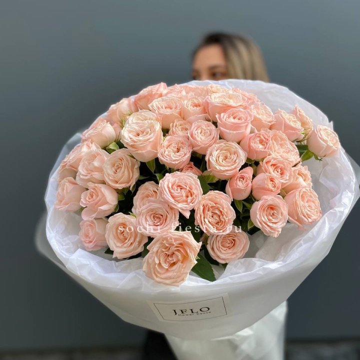 Букет кустовых роз Бомбастик в Братске