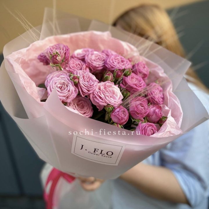 Пионовидные розы Мадам Бомбастик Pink в Братске