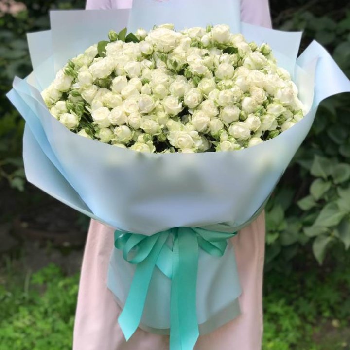 51 белая кустовая роза в Братске