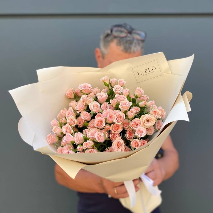 Кустовые розы леди в Братске