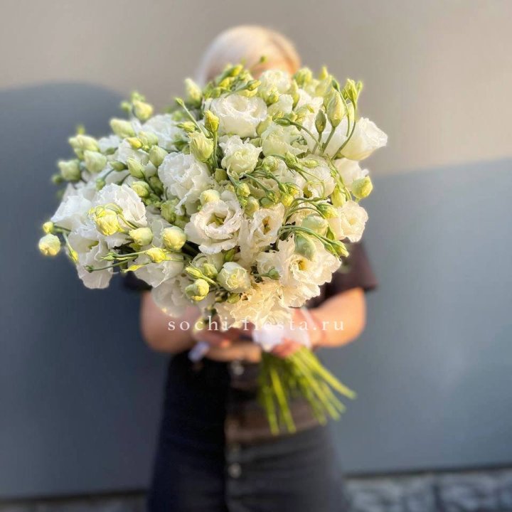 Букет эустом под ленту  в Братске