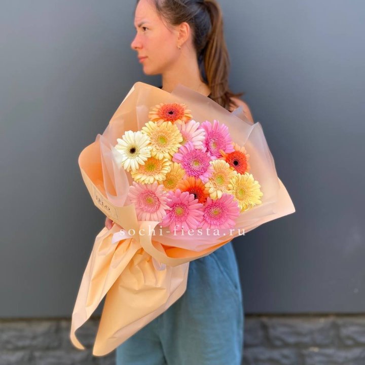 Букет разноцветных гербер в Братске