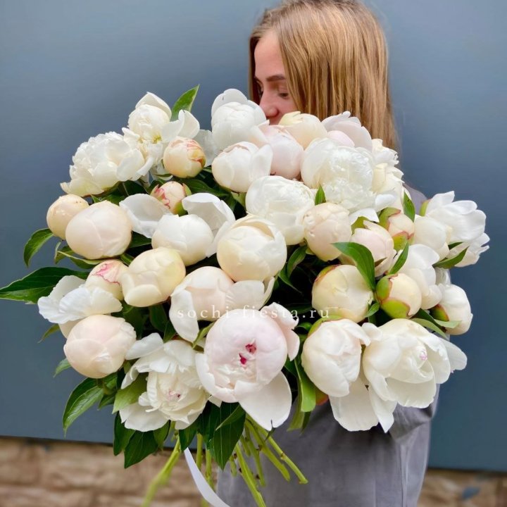 Охапка пионов в Братске