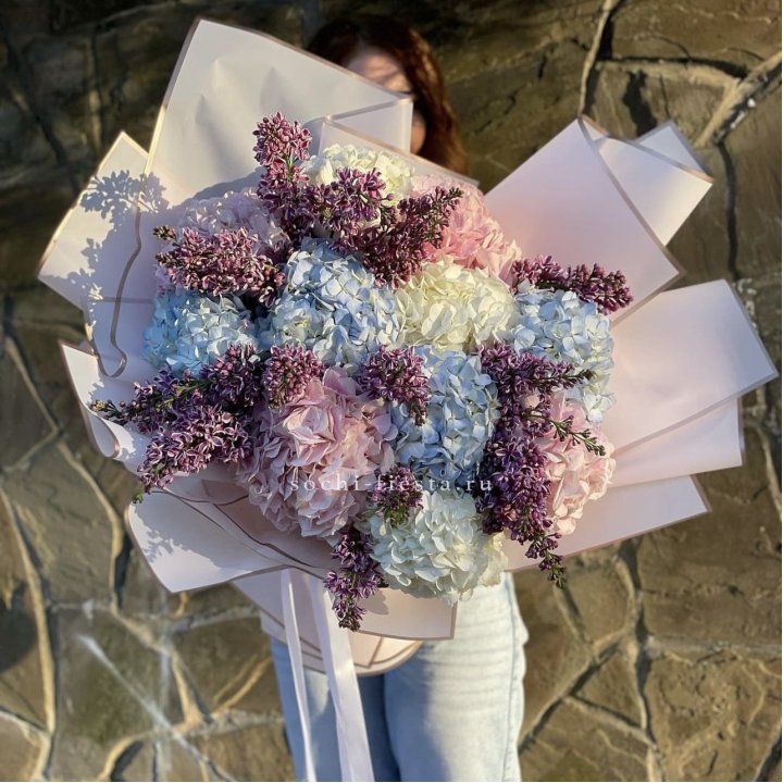 Букет гортензии с сиренью в Братске