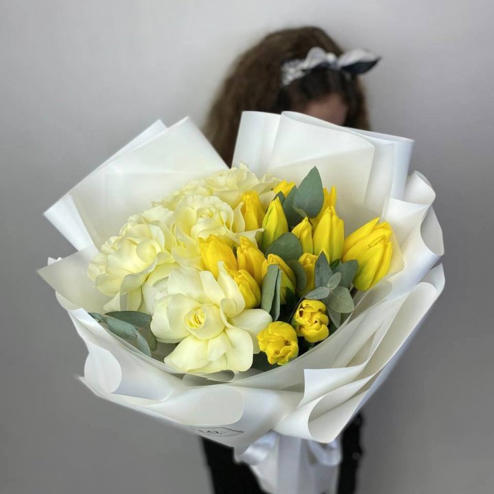 Дуо жёлтые тюльпаны и розы в Братске
