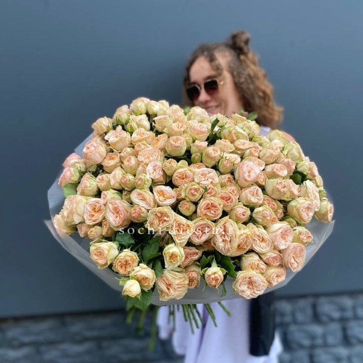 51 пионовидная роза в Братске