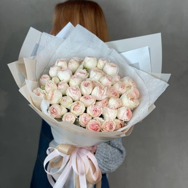 Букет пионовидных роз Пур лав в Братске