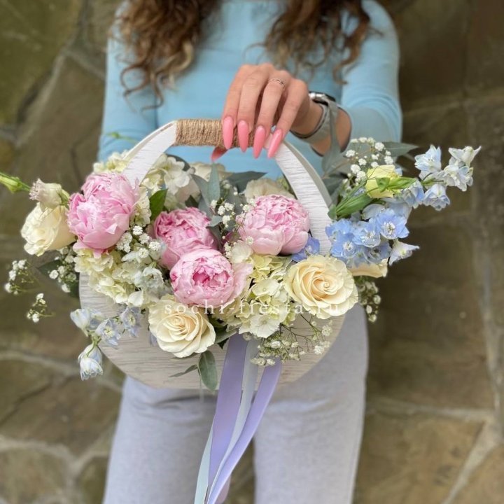 Ящик с пионами в Братске