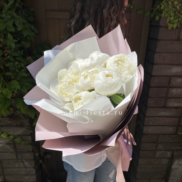 9 белоснежных пионов в Братске