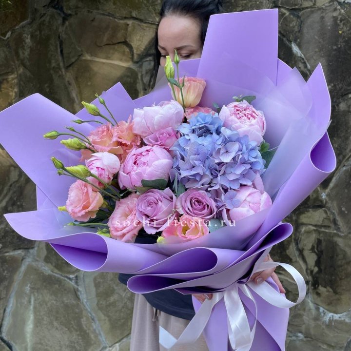 Букет с пионами "Блю логан" в Братске