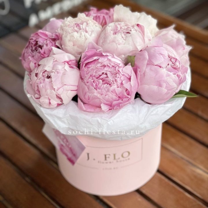 Цилиндр с пионами "Лилу" в Братске