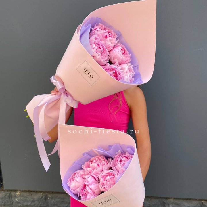 Букет из 5 пионов в Братске