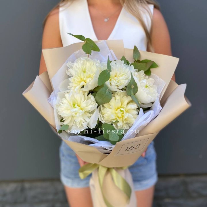  Букет белых пионов в Братске