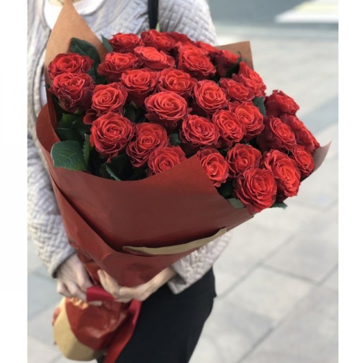 29 высоких роз  в Братске