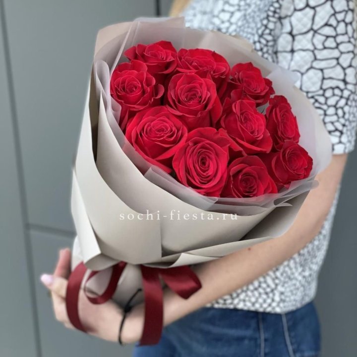 Букет красных роз "Рози" в Братске