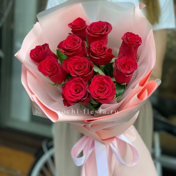 Букет красных роз "Мадам ред" в Братске