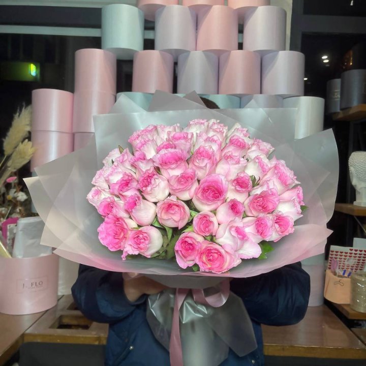  51 розовых роз в Братске