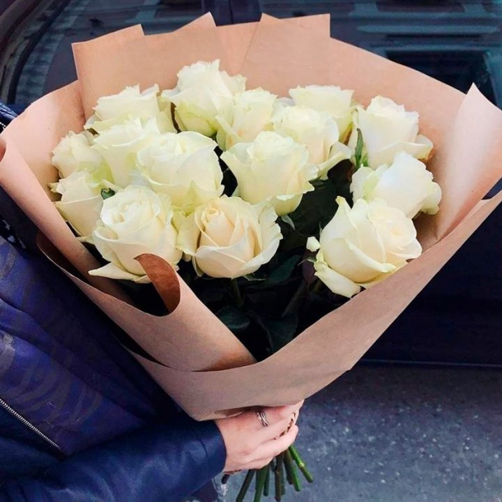15 белых роз "Крафт" в Братске