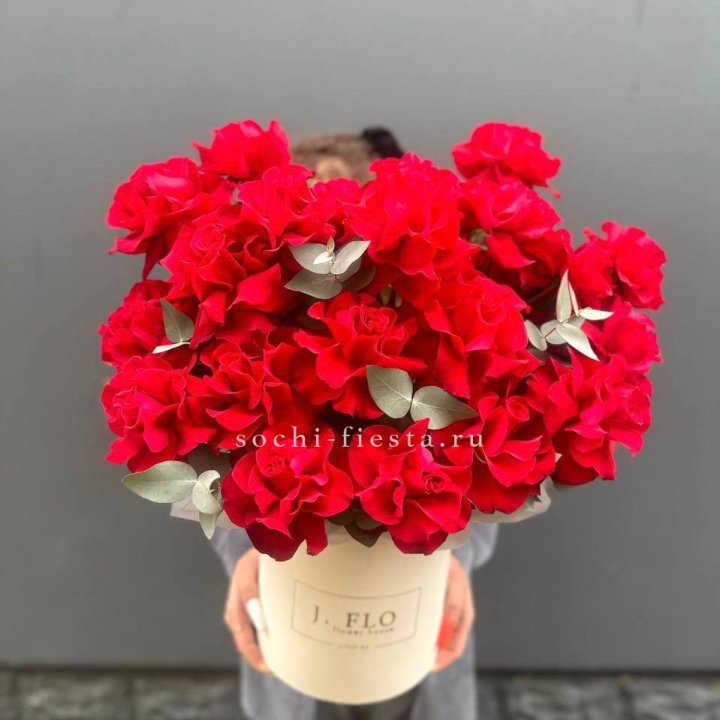 35 Французских роз в боксе в Братске