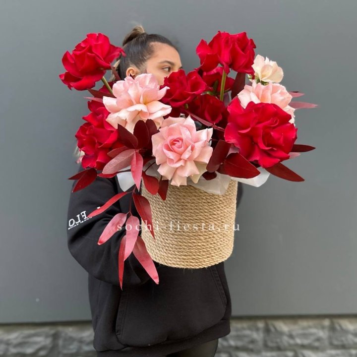 15 Французских роз в джутовом кашпо в Братске