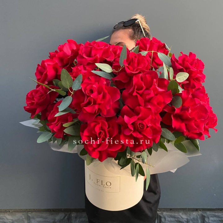 25 Французских красных роз в коробке в Братске