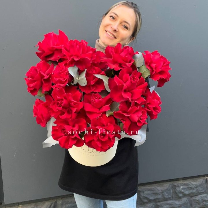 17 Французских роз в боксе в Братске