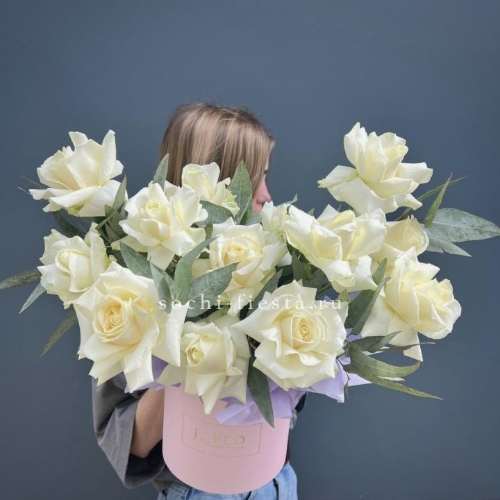 15 Французских роз в боксе в Братске