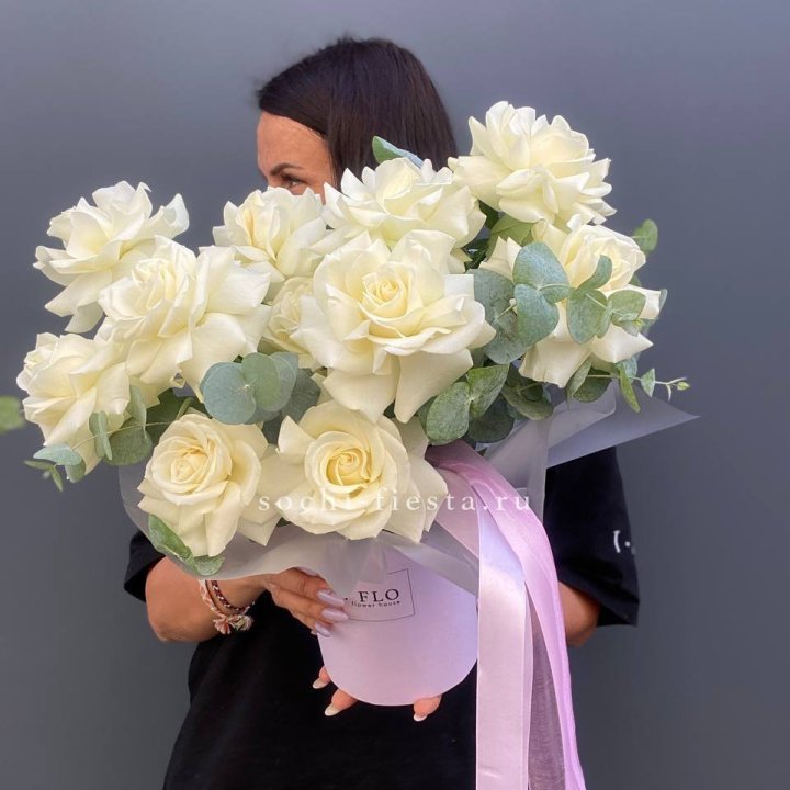 11 Французских белых роз в боксе в Братске