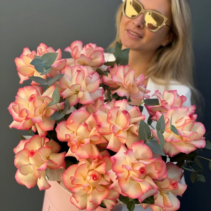 15 французских  роз Джумилия в боксе в Братске