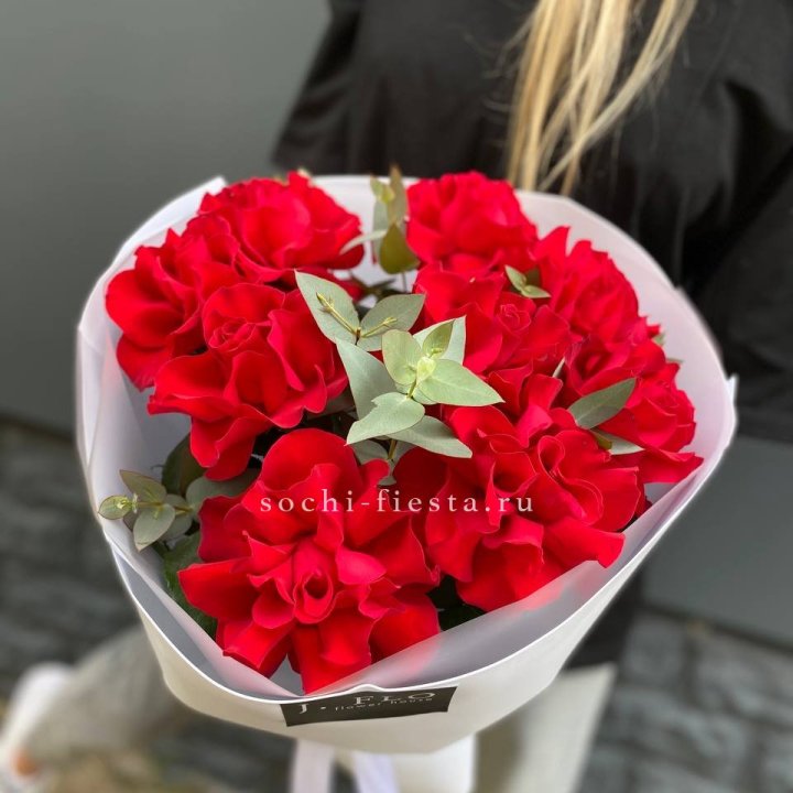 9 Красных французских роз в Братске