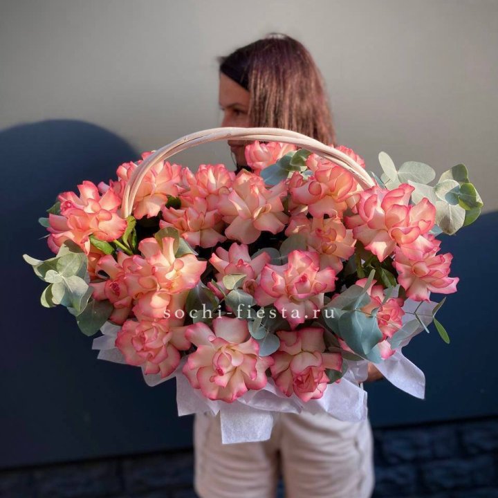 25 Французских роз Джумилия в корзине в Братске