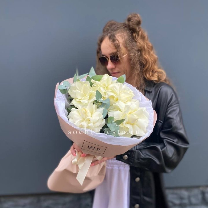 5 Белых французских роз в Братске