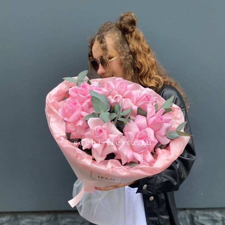 7 розовых роз в Братске