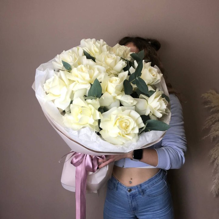 11 Белых французских роз "Вайт найс" в Братске