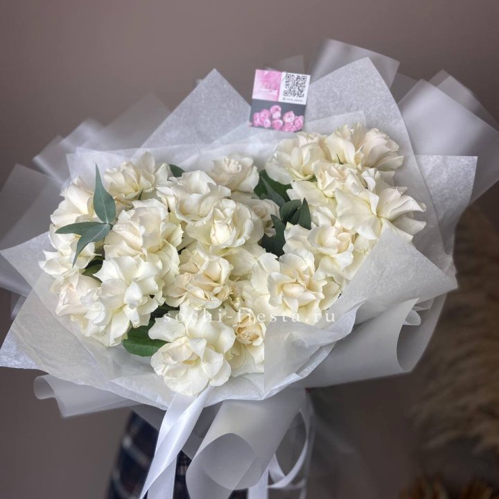 21 французских роз с эвкалиптом в Братске