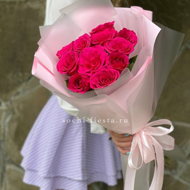 Букет алых роз в Братске