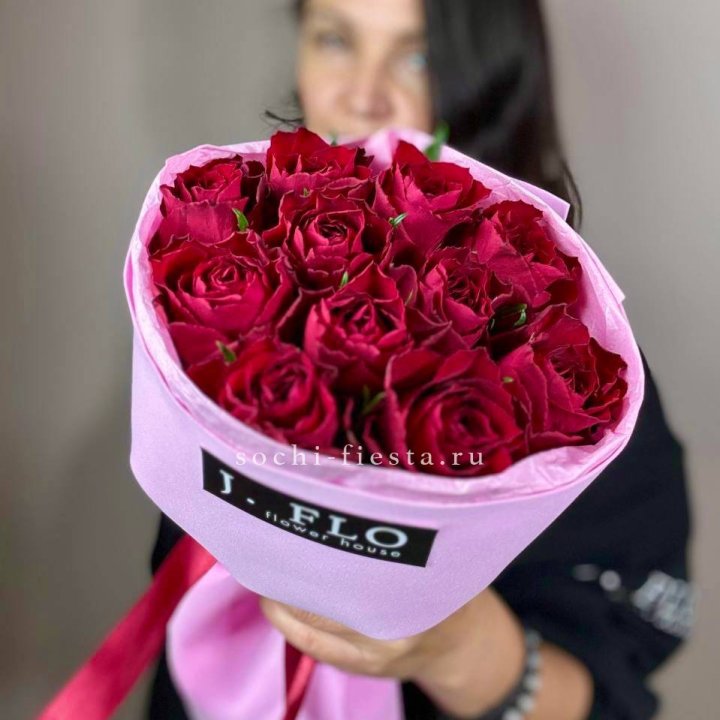 11 красных роз мадам ред в Братске