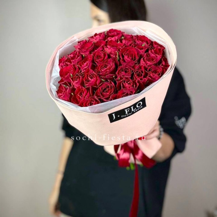 35 кенийских роз в Братске