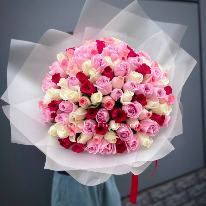 101 разноцветная роза "Карусель" в Братске