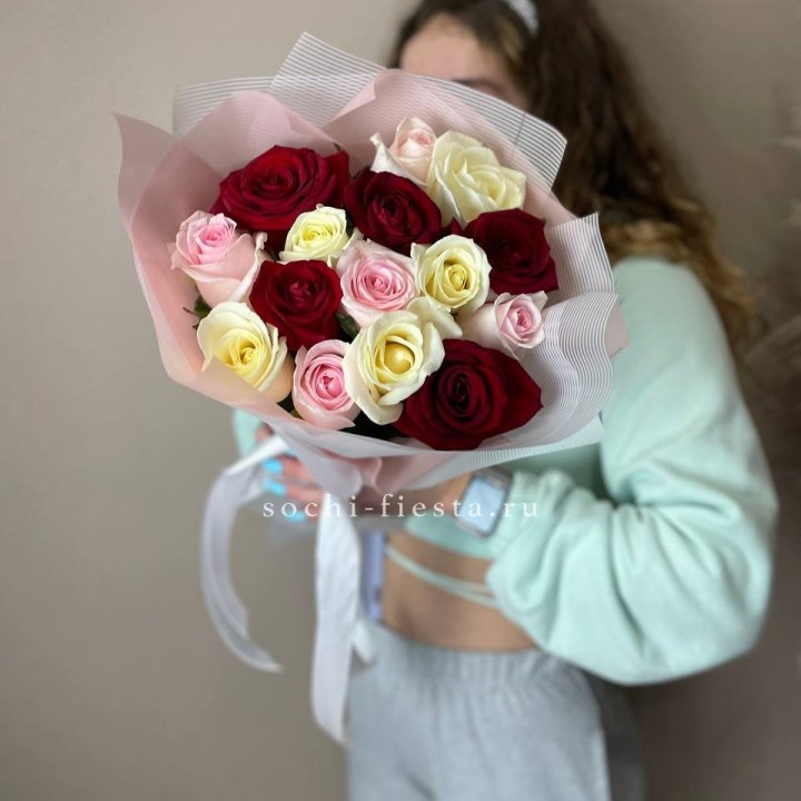 15 роз "Карусель" в Братске