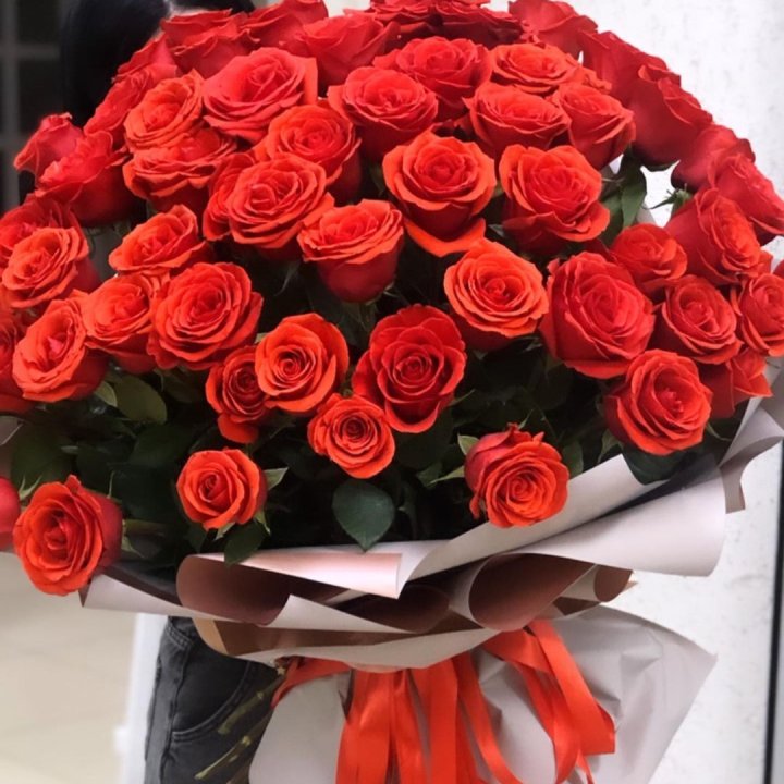 Букет высоких эквадорских роз  в Братске