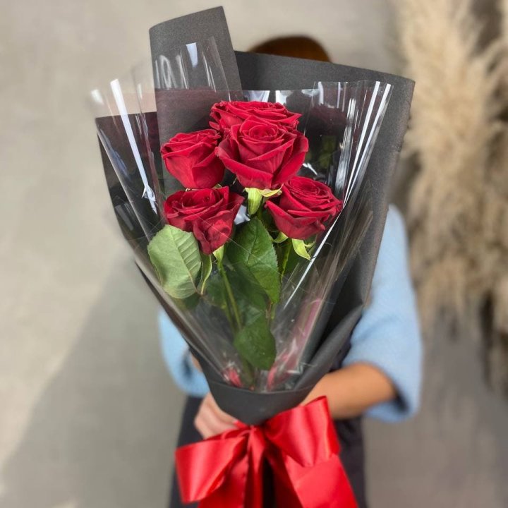 5 роз ред наоми в Братске