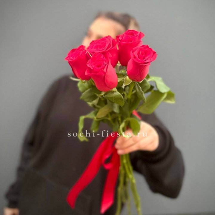 Букет 5 красных роз  в Братске