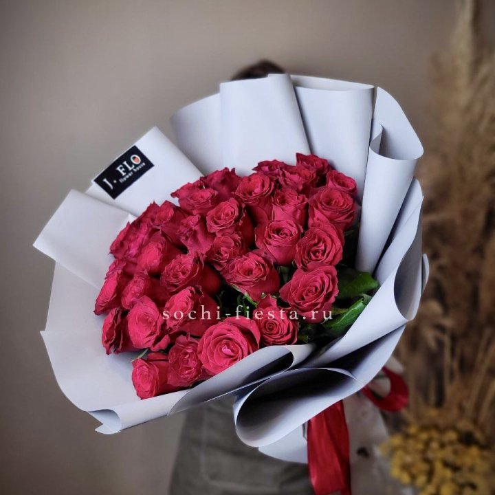 Красные розы 33 шт в Братске