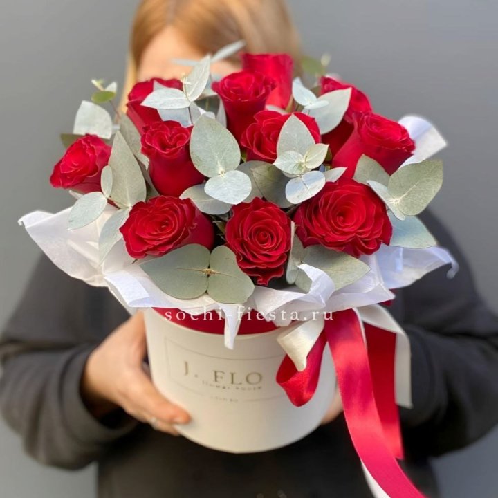 11 роз в шляпной коробке в Братске