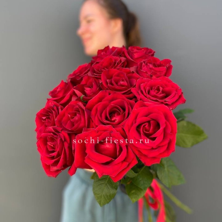 15 красных роз под ленту в Братске