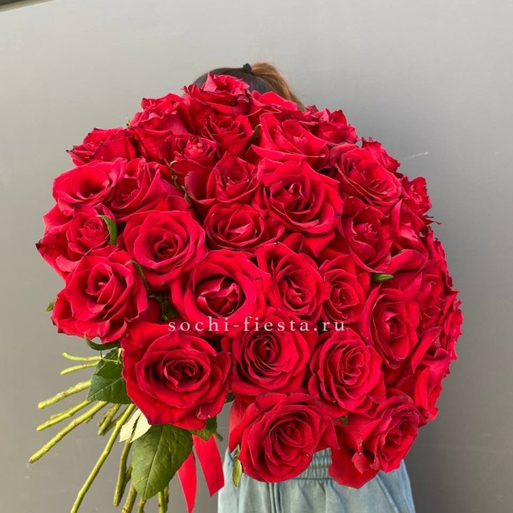 35 красных роз под ленту в Братске