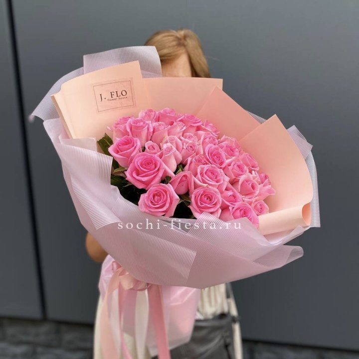 33 Розовые розы в Братске