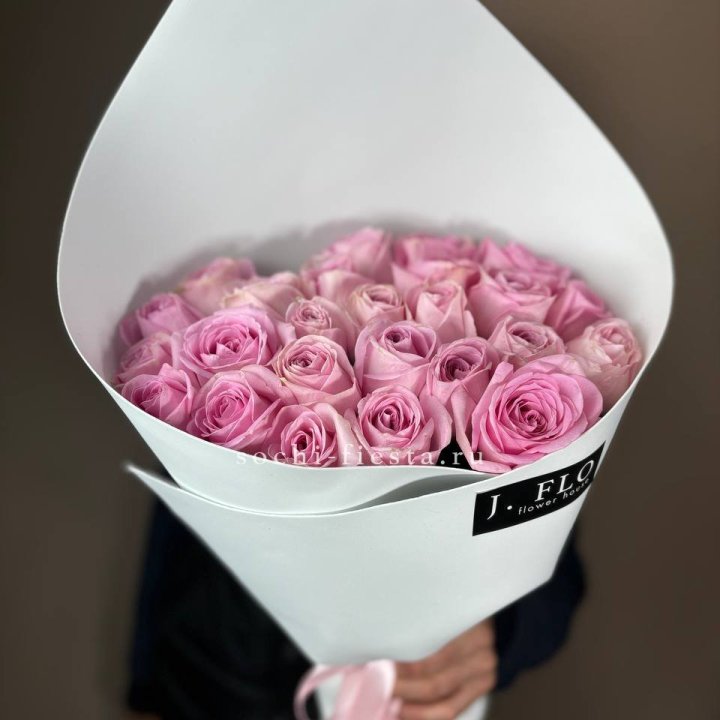 25 розовых роз в Братске