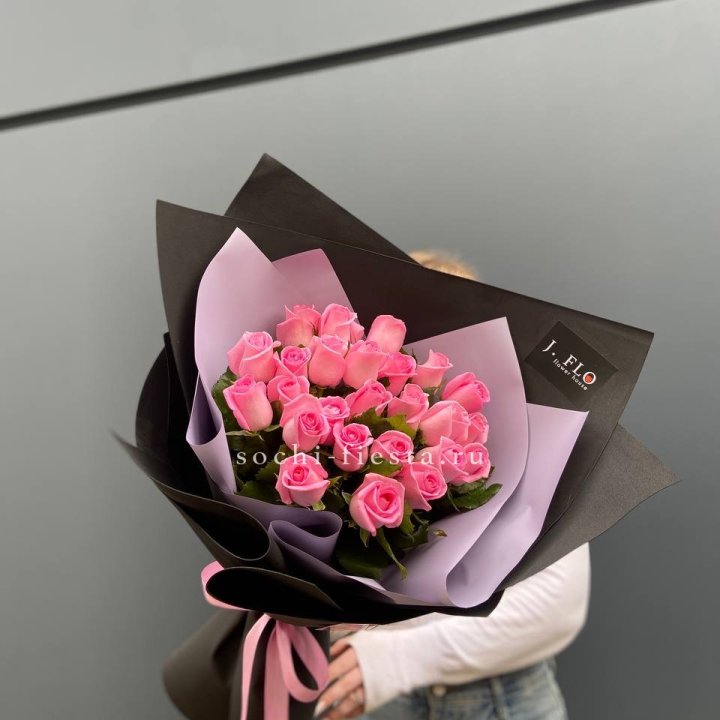 19 розовых роз  в Братске